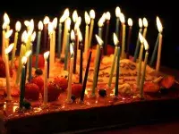 Παραμύθι: Τα κεράκια στην τούρτα της γιαγιάς, της Σοφίας Υποδηματοπούλου